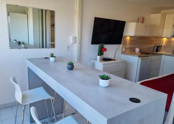 Naturiste Cap D'agde Port Venus 104